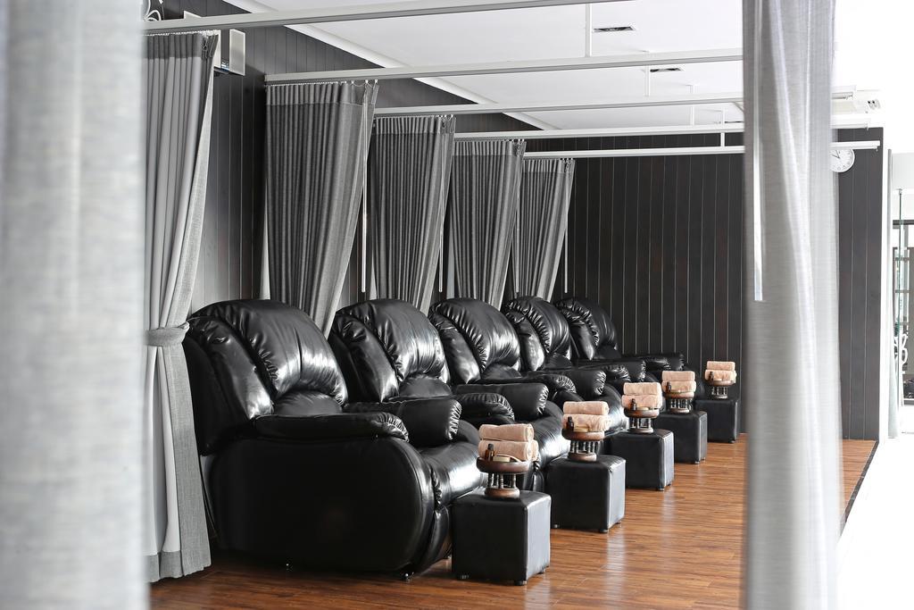 S Ratchada Leisure Hotel - Sha Plus Bangkok Exterior photo A foot massage parlor in Taiwan
