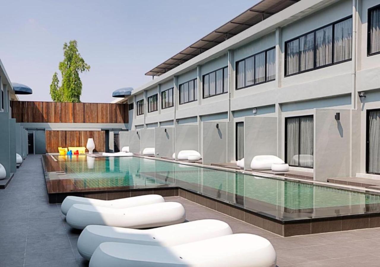 S Ratchada Leisure Hotel - Sha Plus Bangkok Exterior photo The hotel's pool