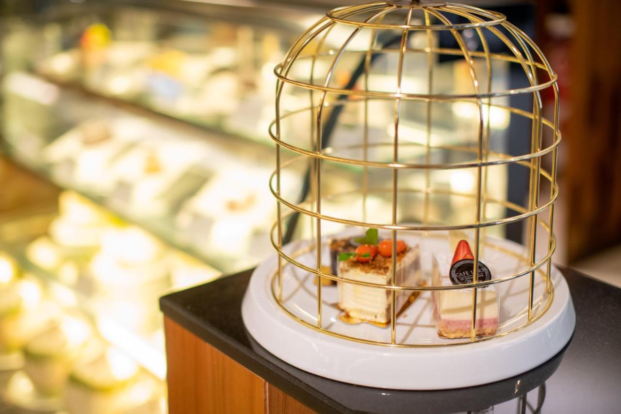 S Ratchada Leisure Hotel - Sha Plus Bangkok Exterior photo A birdcage cake stand