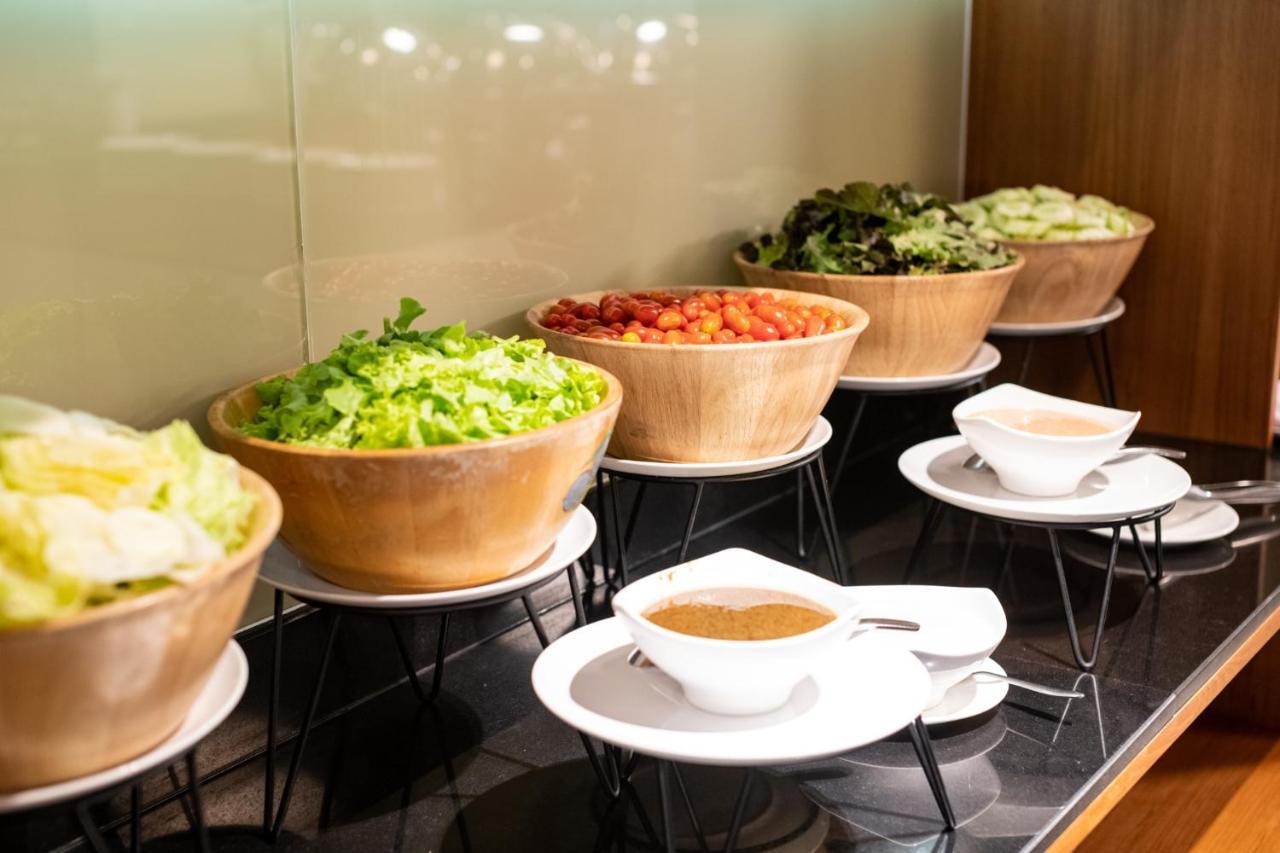 S Ratchada Leisure Hotel - Sha Plus Bangkok Exterior photo A salad bar