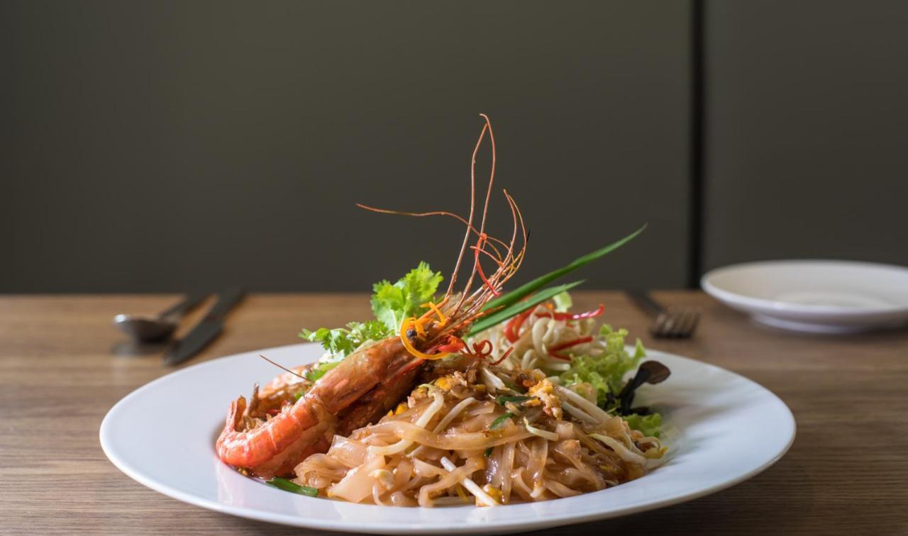 S Ratchada Leisure Hotel - Sha Plus Bangkok Exterior photo Pad Thai